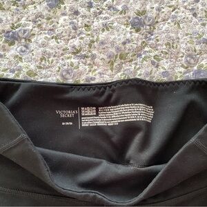 Victoria's Secret Classic Black Leggings. Size 10. B3